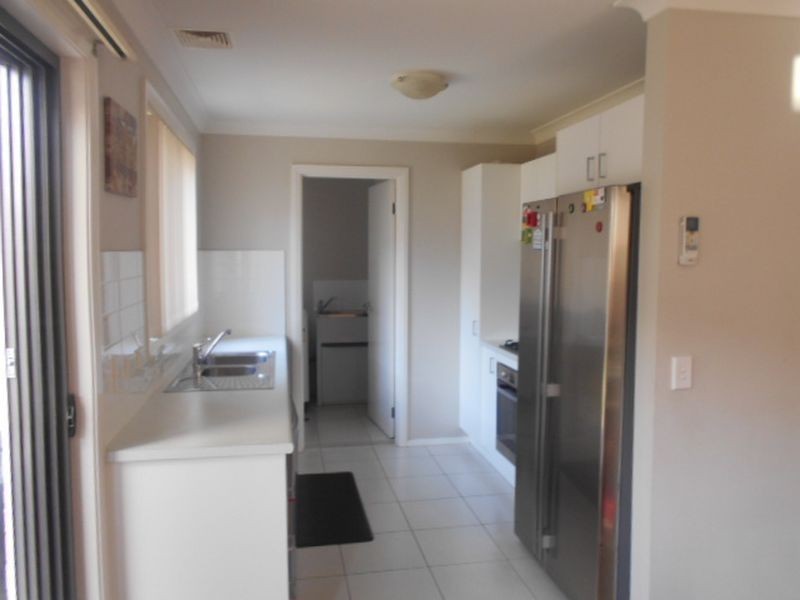 30 Sovereign Circuit, Glenfield NSW 2167