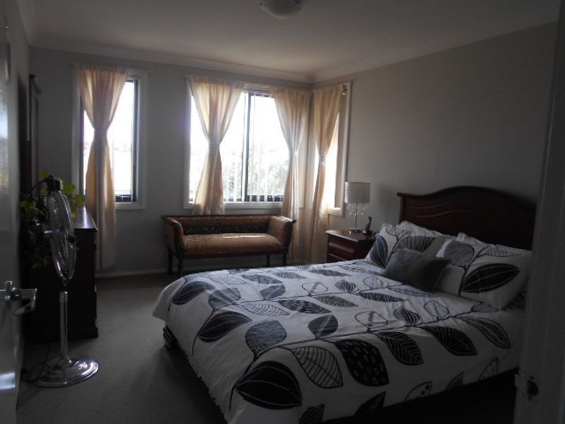 30 Sovereign Circuit, Glenfield NSW 2167