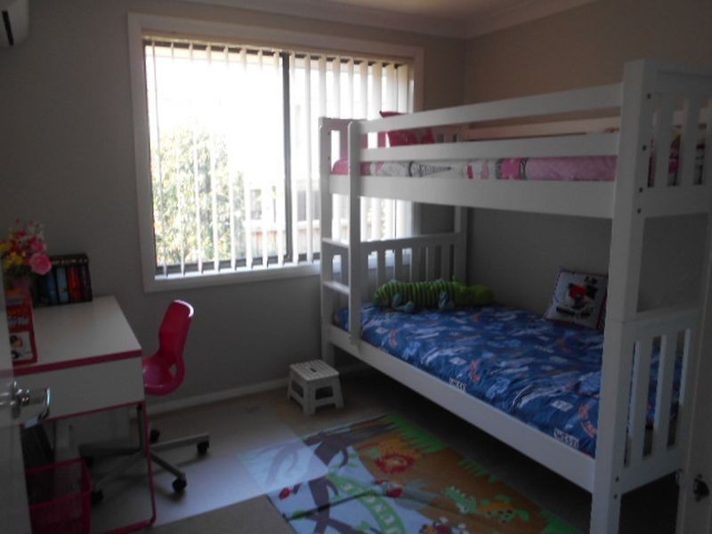 30 Sovereign Circuit, Glenfield NSW 2167