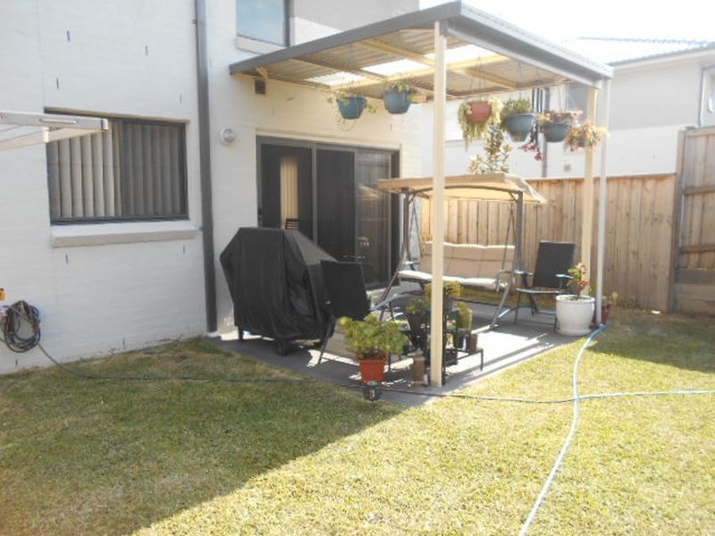 30 Sovereign Circuit, Glenfield NSW 2167