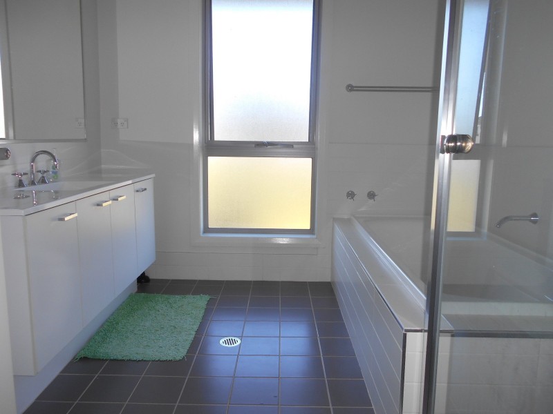 26 Grenada Road, Glenfield NSW 2167