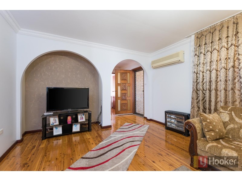 9 Lakewood Crescent, Casula NSW 2170