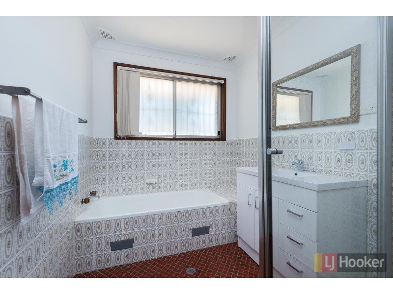 9 Lakewood Crescent, Casula NSW 2170