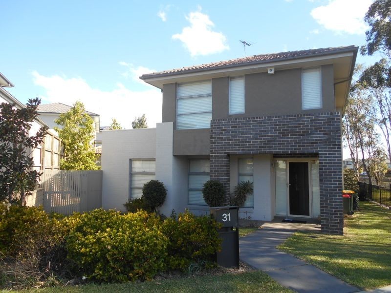31 Northampton Drive, Glenfield NSW 2167