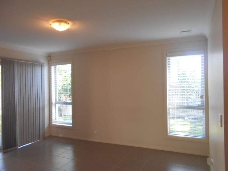 31 Northampton Drive, Glenfield NSW 2167