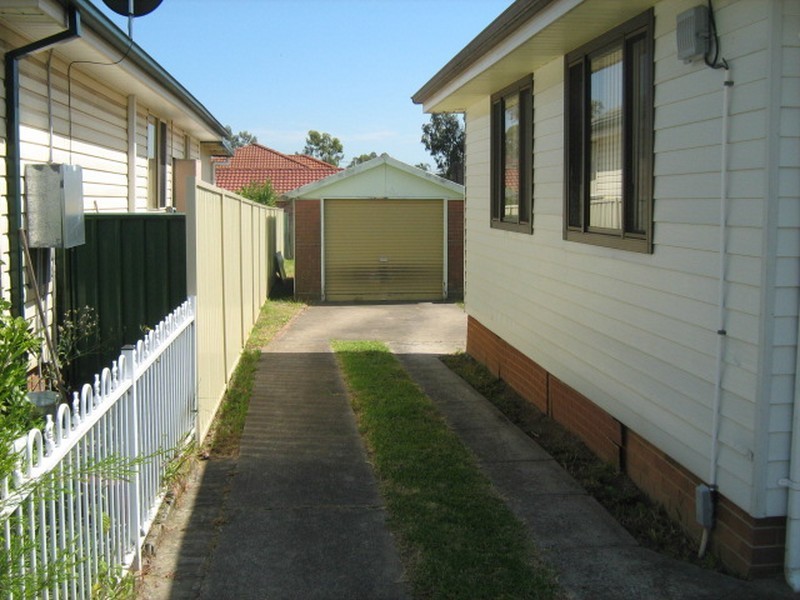 7 Ida Avenue, Lurnea NSW 2170