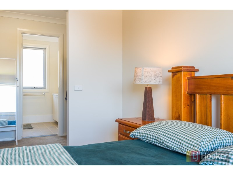 3 Regalia Crescent, Glenfield NSW 2167