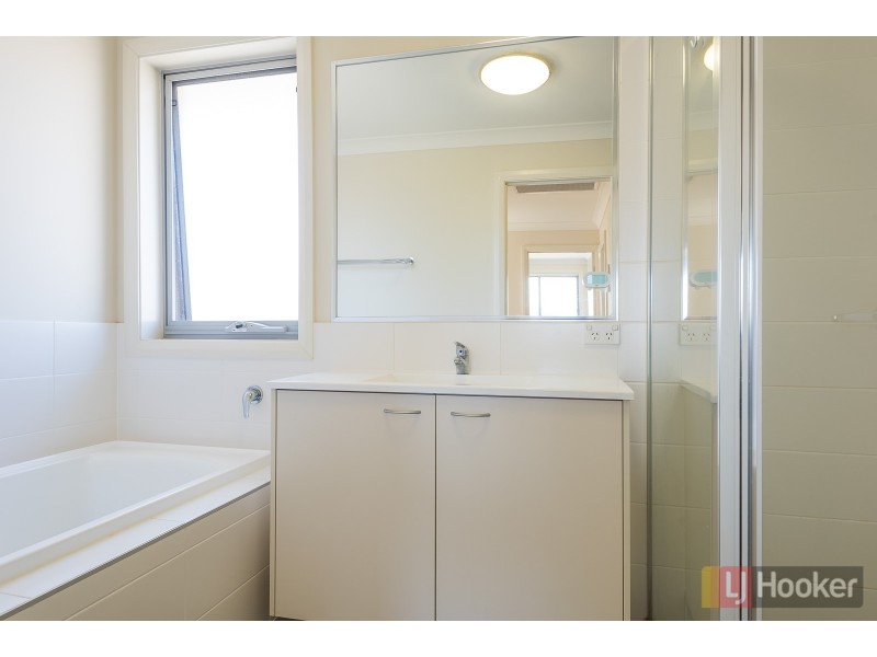 3 Regalia Crescent, Glenfield NSW 2167