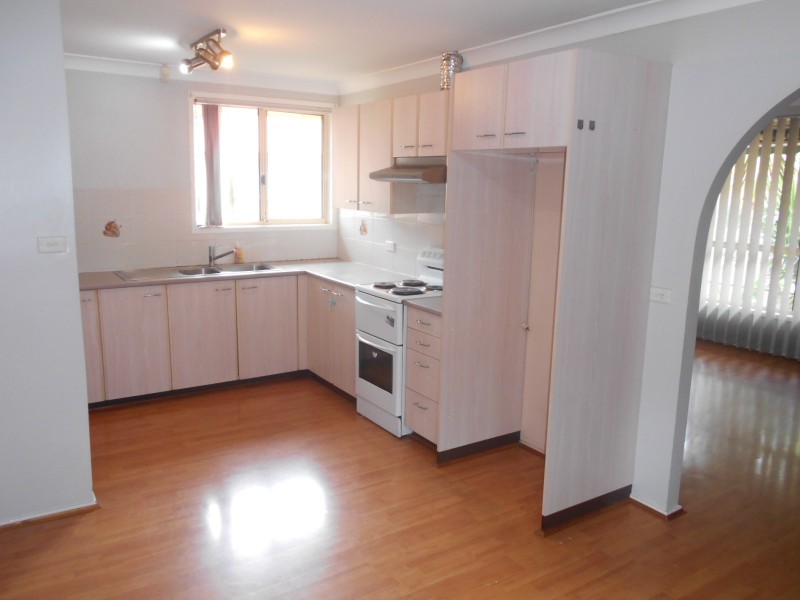 2/5 Nevil Way, Casula NSW 2170