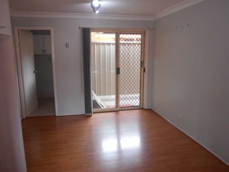 2/5 Nevil Way, Casula NSW 2170