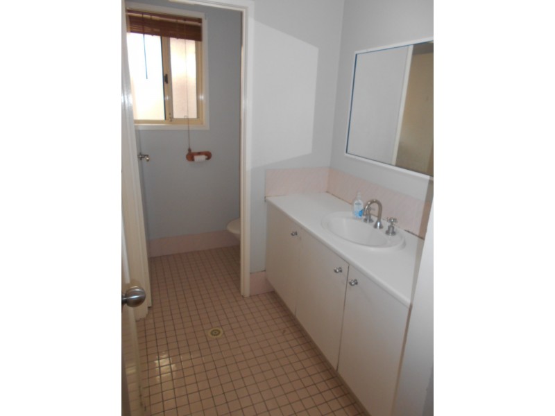 2/5 Nevil Way, Casula NSW 2170