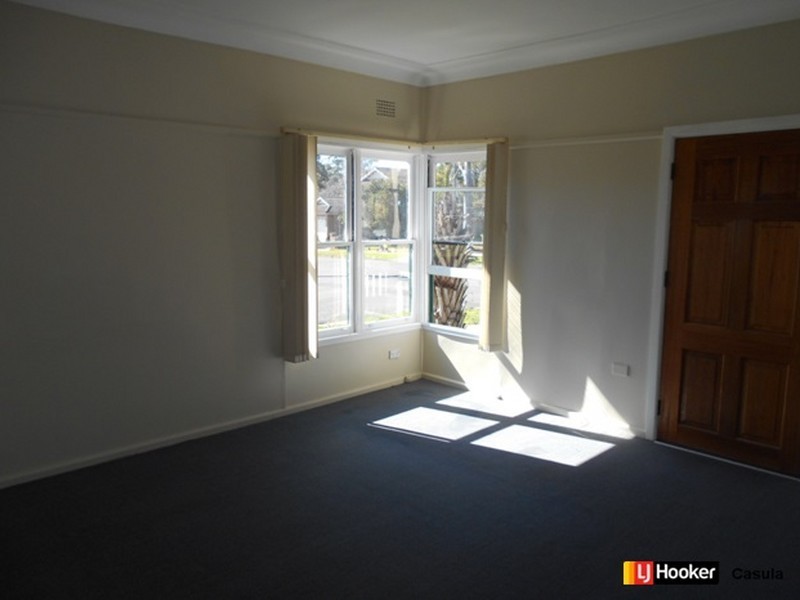 9 Canberra Avenue, Casula NSW 2170