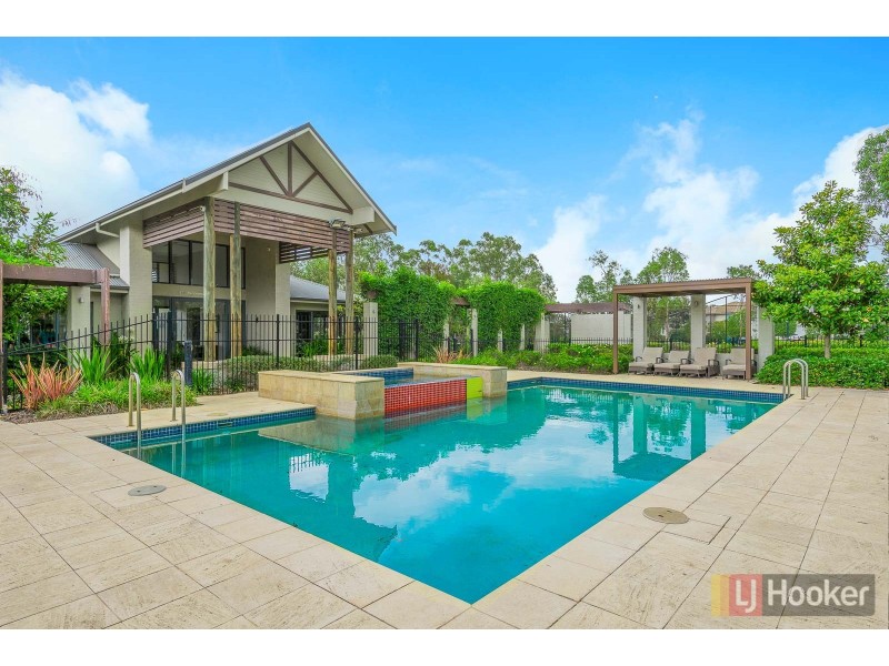 15 Hadlow Avenue, Glenfield NSW 2167