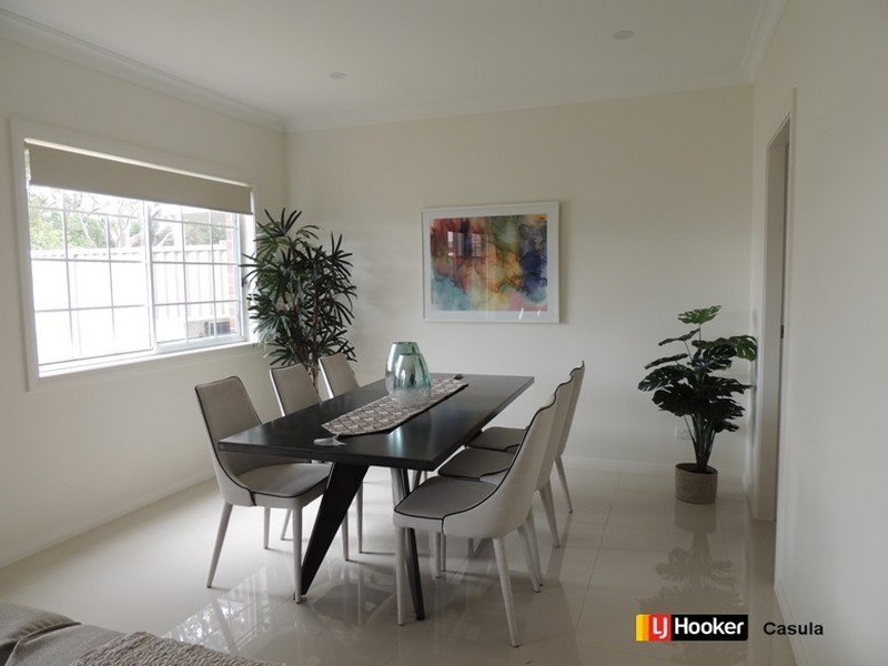 8/10 Old Glenfield Road, Casula NSW 2170