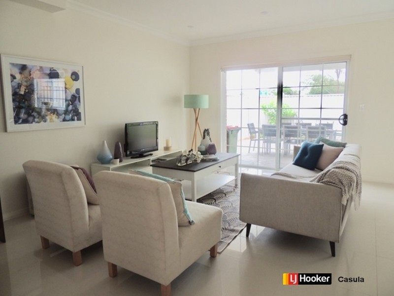 8/10 Old Glenfield Road, Casula NSW 2170
