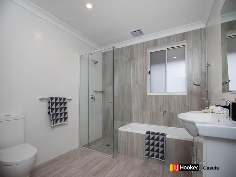 8/10 Old Glenfield Road, Casula NSW 2170