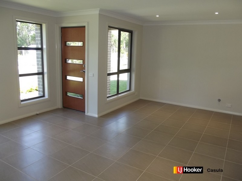 21 Three Bees Drive, Glenfield NSW 2167