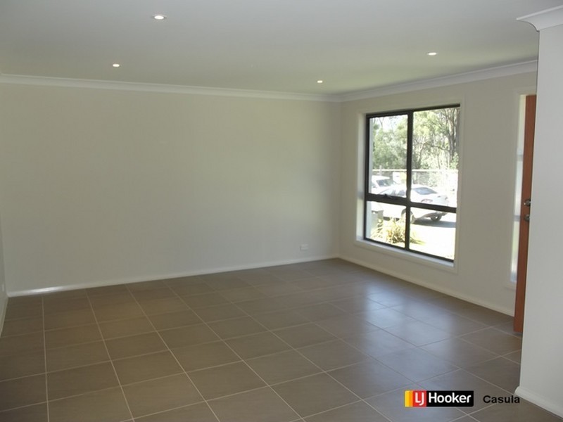 21 Three Bees Drive, Glenfield NSW 2167