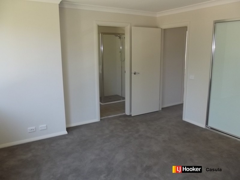 21 Three Bees Drive, Glenfield NSW 2167