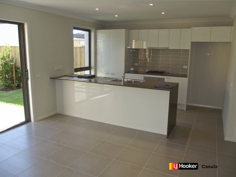 21 Three Bees Drive, Glenfield NSW 2167