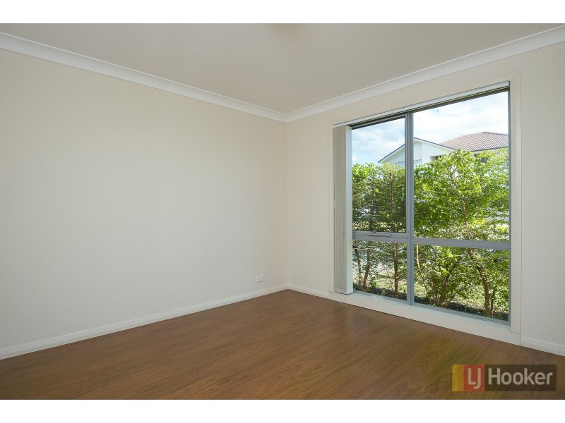 4 Sovereign Circuit, Glenfield NSW 2167