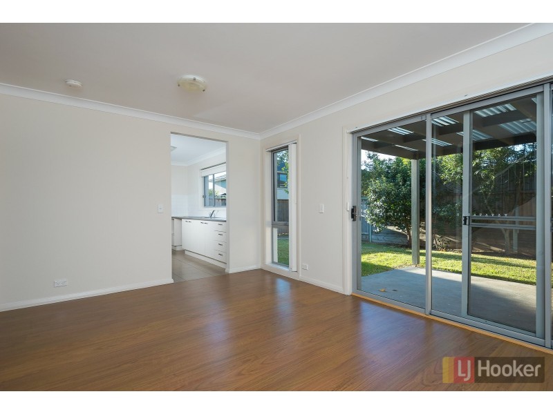 4 Sovereign Circuit, Glenfield NSW 2167