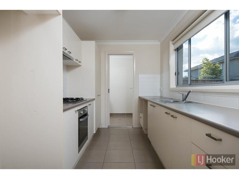 4 Sovereign Circuit, Glenfield NSW 2167