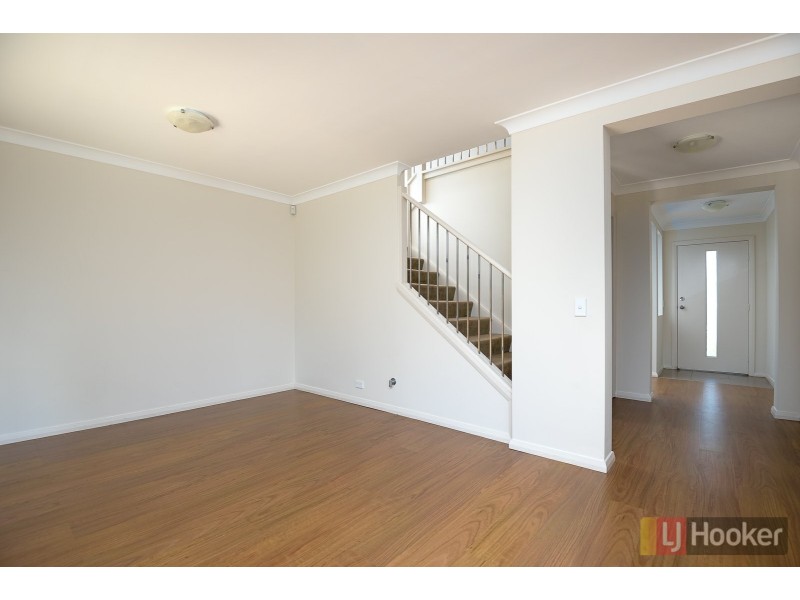 4 Sovereign Circuit, Glenfield NSW 2167