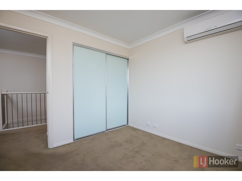 4 Sovereign Circuit, Glenfield NSW 2167