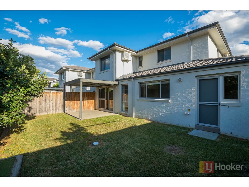 4 Sovereign Circuit, Glenfield NSW 2167