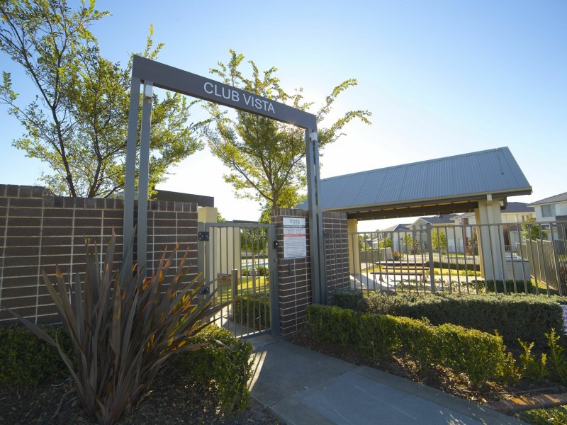 4 Sovereign Circuit, Glenfield NSW 2167