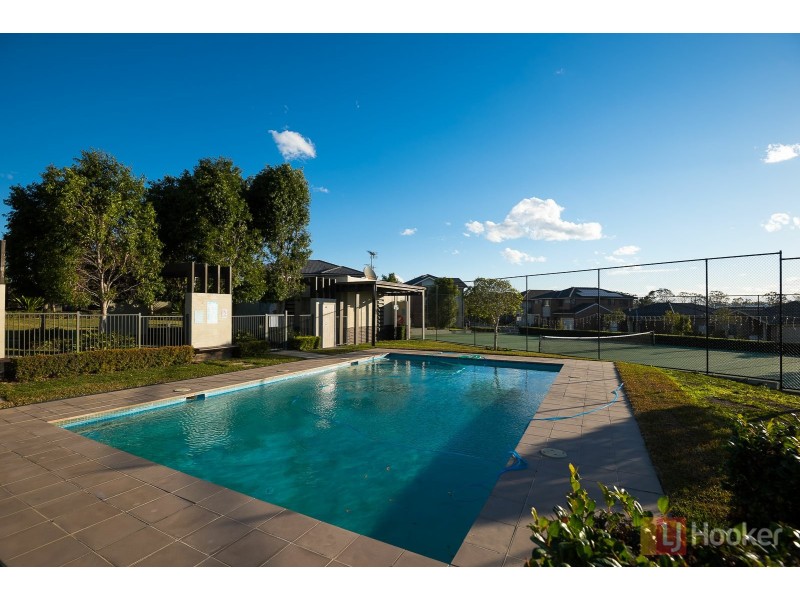 4 Sovereign Circuit, Glenfield NSW 2167