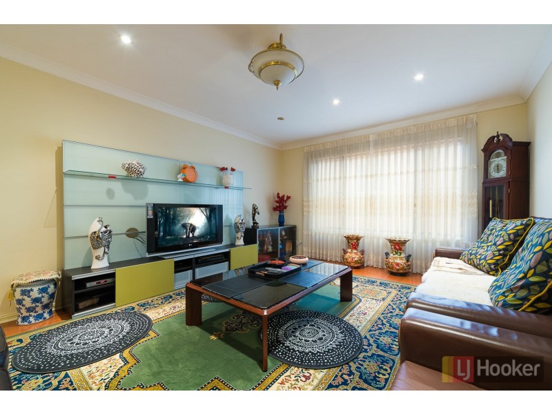 8/8 Boldrewood Avenue, Casula NSW 2170