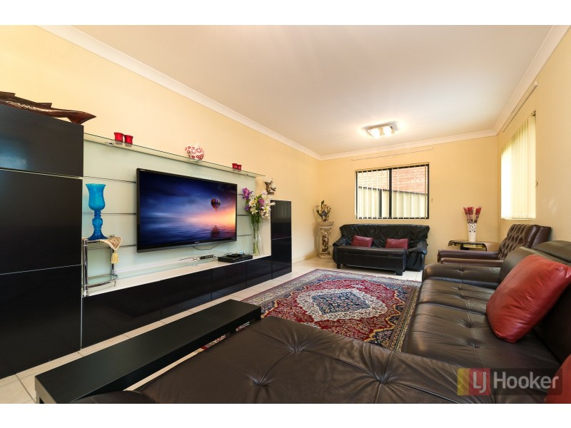 8/8 Boldrewood Avenue, Casula NSW 2170