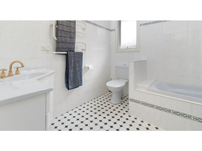 8 Denison Avenue, Lurnea NSW 2170