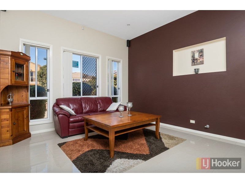 27 Wainewright Avenue, West Hoxton NSW 2171