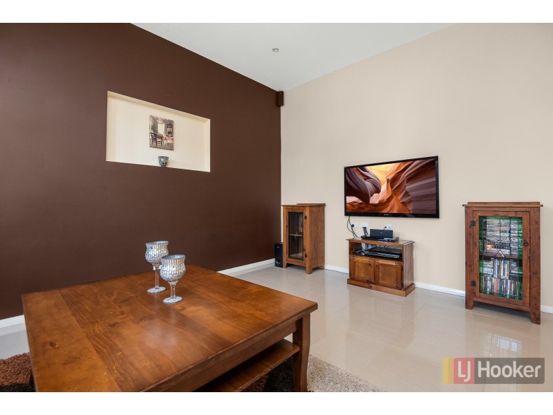 27 Wainewright Avenue, West Hoxton NSW 2171