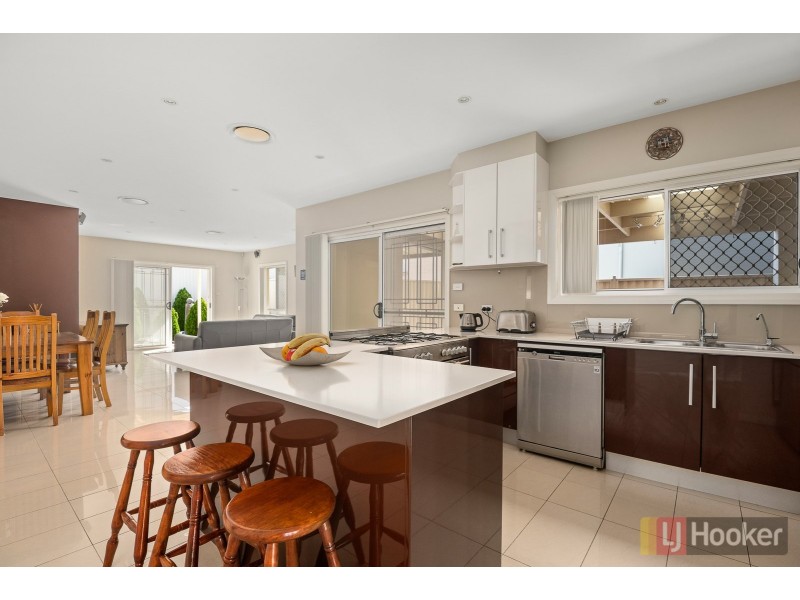 27 Wainewright Avenue, West Hoxton NSW 2171