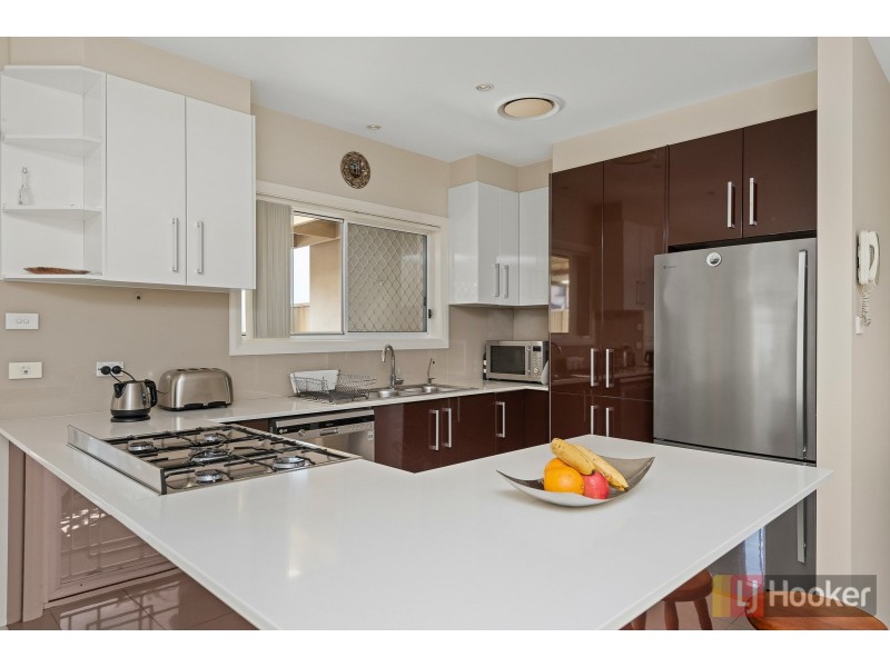 27 Wainewright Avenue, West Hoxton NSW 2171