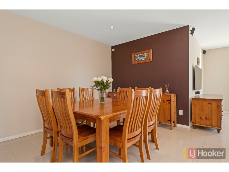 27 Wainewright Avenue, West Hoxton NSW 2171