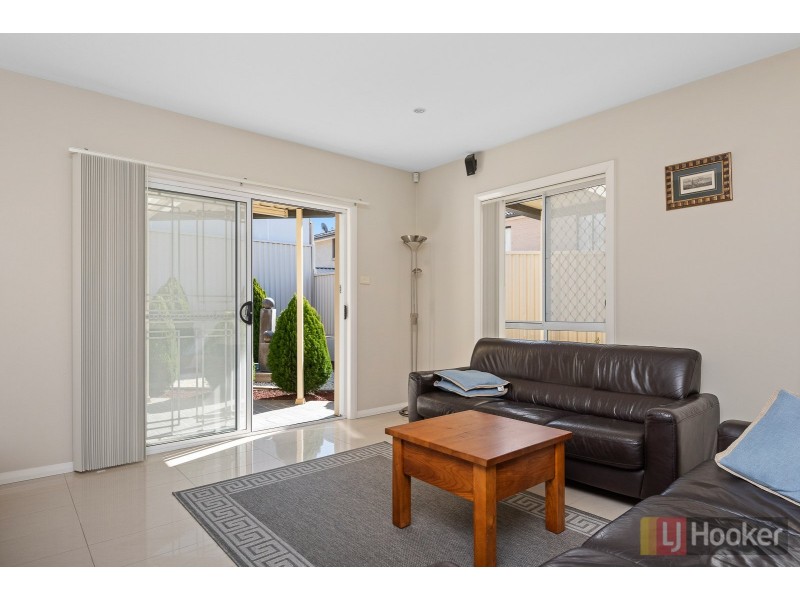 27 Wainewright Avenue, West Hoxton NSW 2171