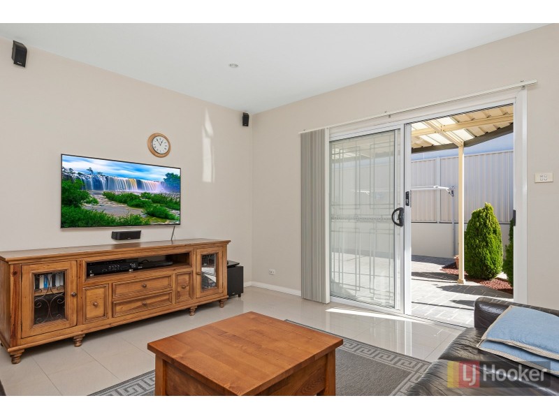 27 Wainewright Avenue, West Hoxton NSW 2171