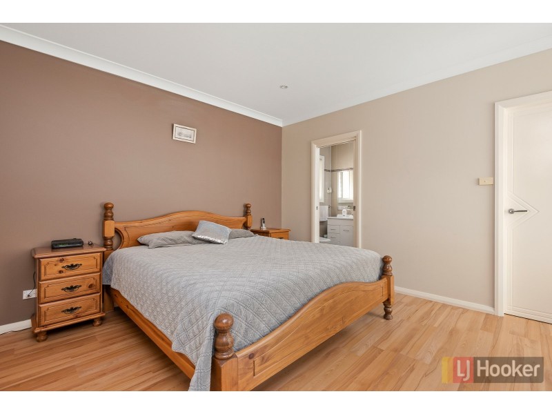 27 Wainewright Avenue, West Hoxton NSW 2171