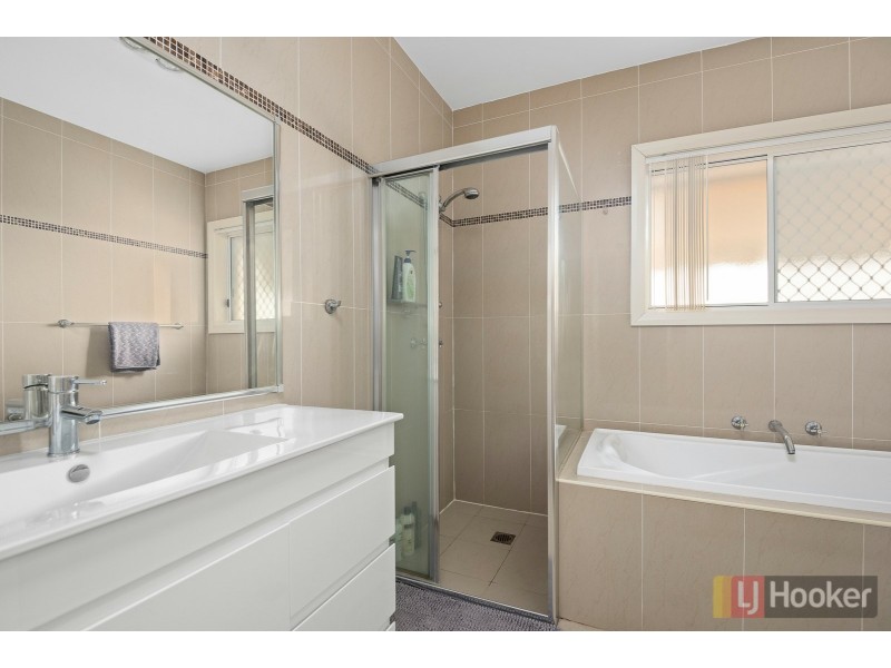 27 Wainewright Avenue, West Hoxton NSW 2171