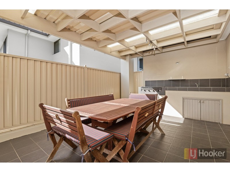 27 Wainewright Avenue, West Hoxton NSW 2171