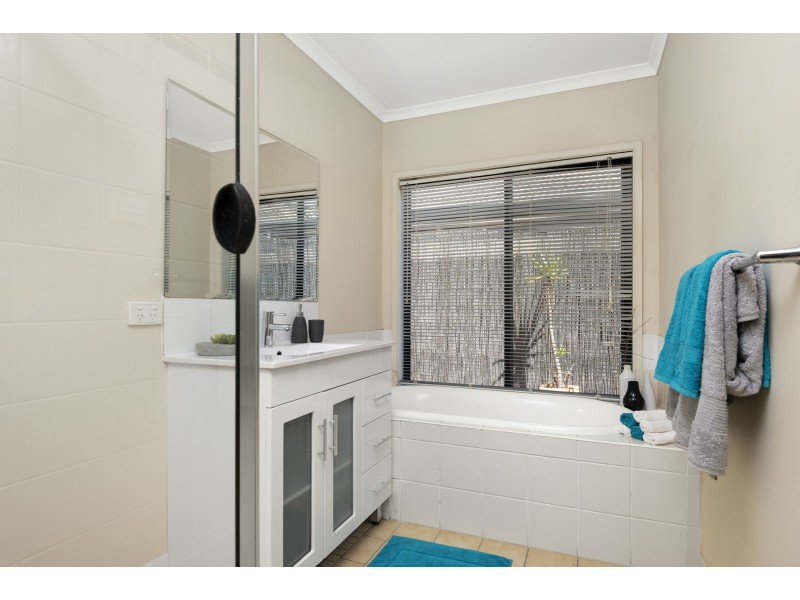 11 Moy Close, Prestons NSW 2170