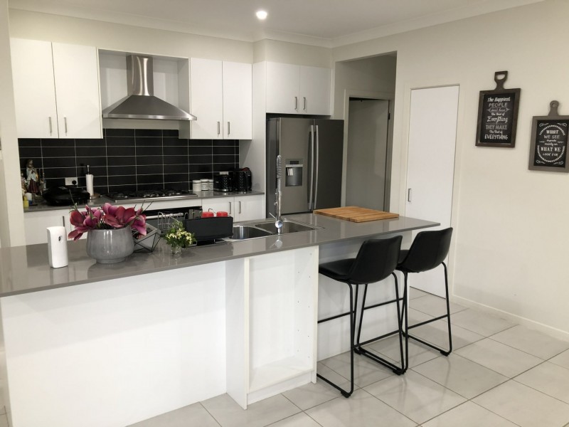 147 Middleton Drive, Middleton Grange NSW 2171