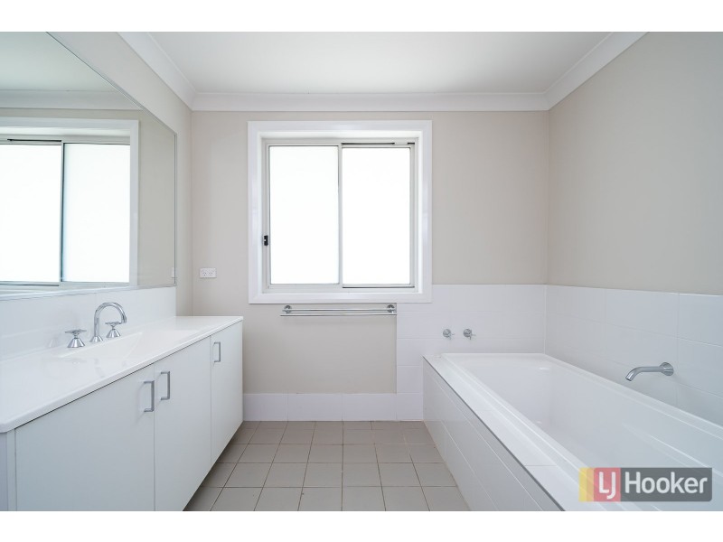 57 Sovereign Circuit, Glenfield NSW 2167