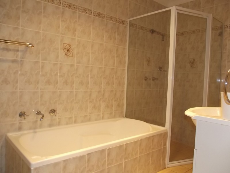 1/250 Harrow Road, Glenfield NSW 2167