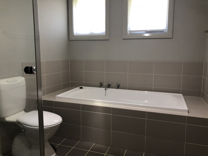 2 Bellona Walk, Glenfield NSW 2167